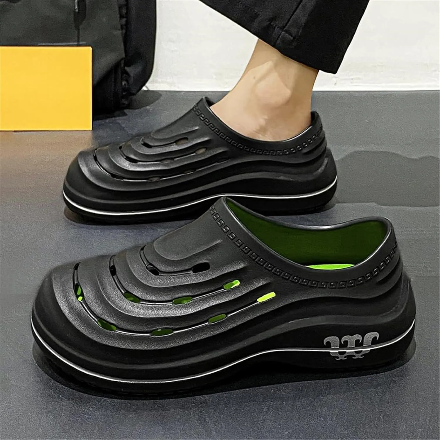 Armadillo Clogs Garden Nurse Work Shoes for Women Men Slip Resistant Armadillo Chef Shoes Comfortable Waterproof Casual Non Slip Nursing Gardening Clogs Kitchen Food Service Shoe Sandals