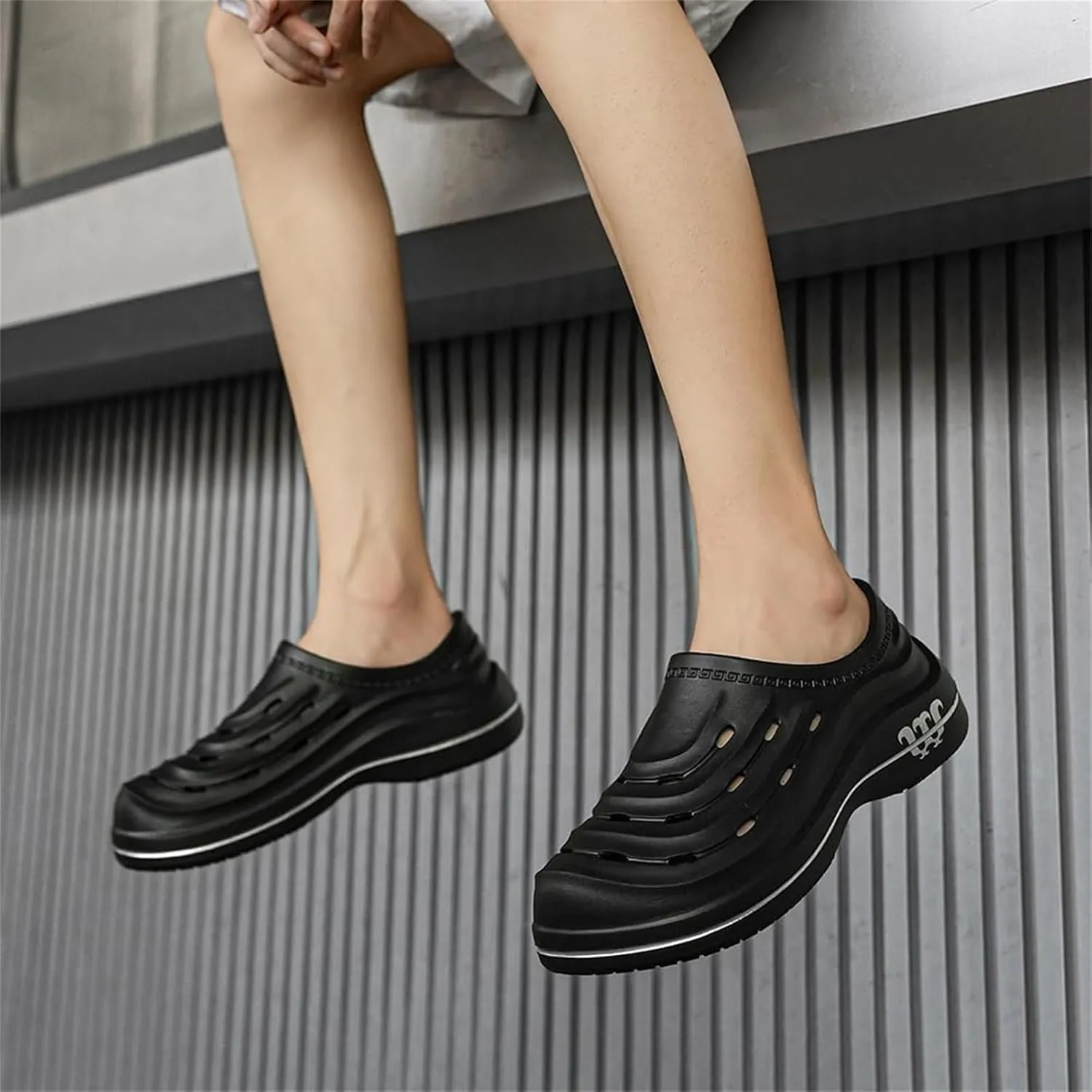Armadillo Clogs Garden Nurse Work Shoes for Women Men Slip Resistant Armadillo Chef Shoes Comfortable Waterproof Casual Non Slip Nursing Gardening Clogs Kitchen Food Service Shoe Sandals
