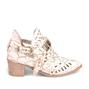 Django & Juliette Women's Hasp in Almond